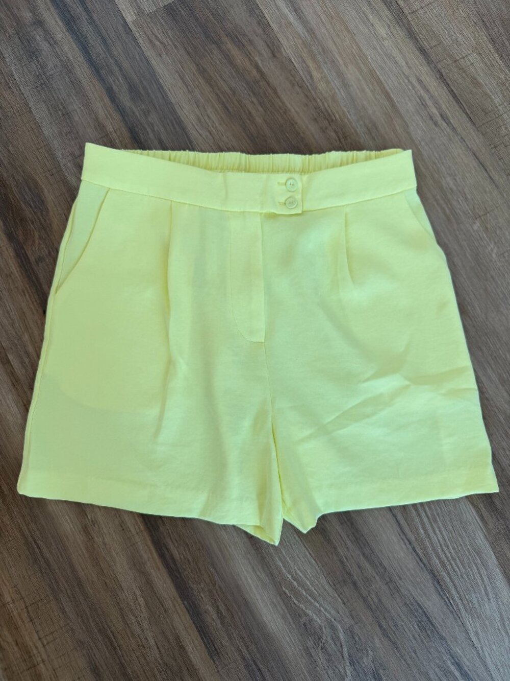 Skies Are Blue High Waisted Pleated Trouser Shorts - Lemon/Yellow Size M